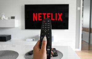 NetflixとWATCHAの無料トライアルを比較するとどちらがお得？